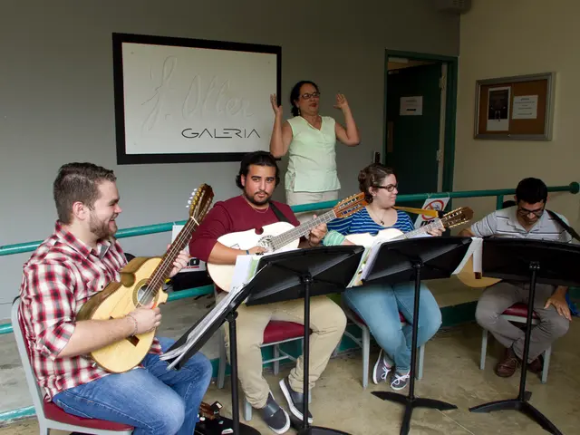 Enthusiastic Guitar Instructor: Lisa Engel