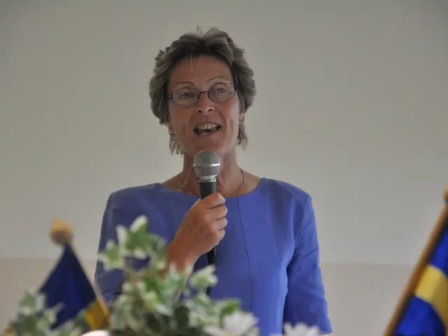 Politician aspirant, Lisa Müller, ponders entering the political sphere.