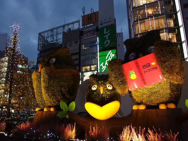Transformation from Halay to bees, culminating in Midsummer Celebration
