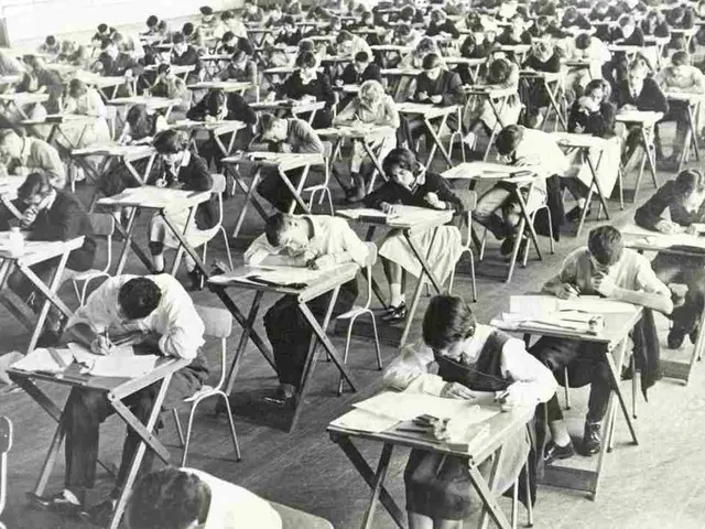 AI Evaluation of Advanced IB Coursework: In-Depth Examination by Skilled AI