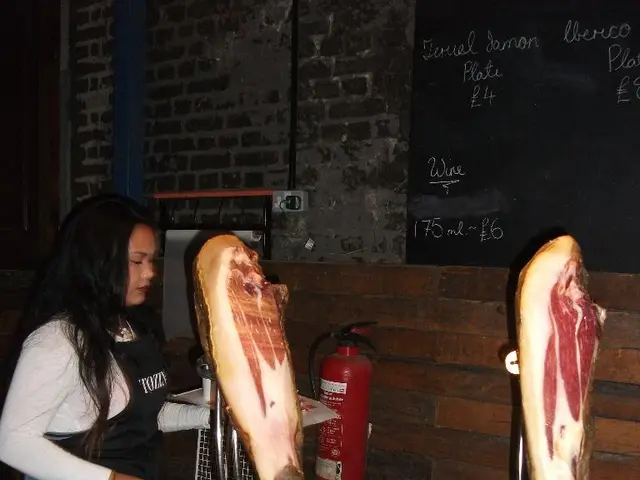 Troublesome Indicators of Perpetual Pessimists in Your Sphere: Identification and Coping Strategies