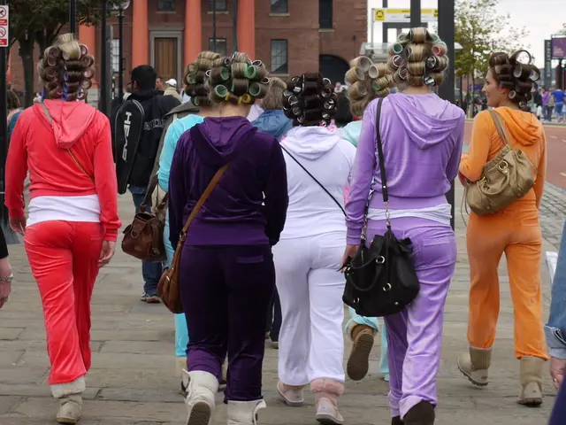 International Gathering of German-Greek Females: Encounters Among Crossing Borders